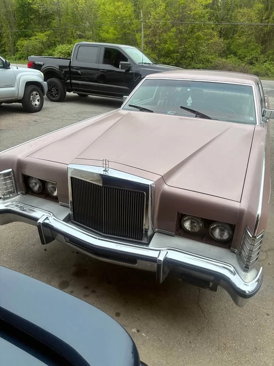 1977 Lincoln Town Car - Image 2 of 14