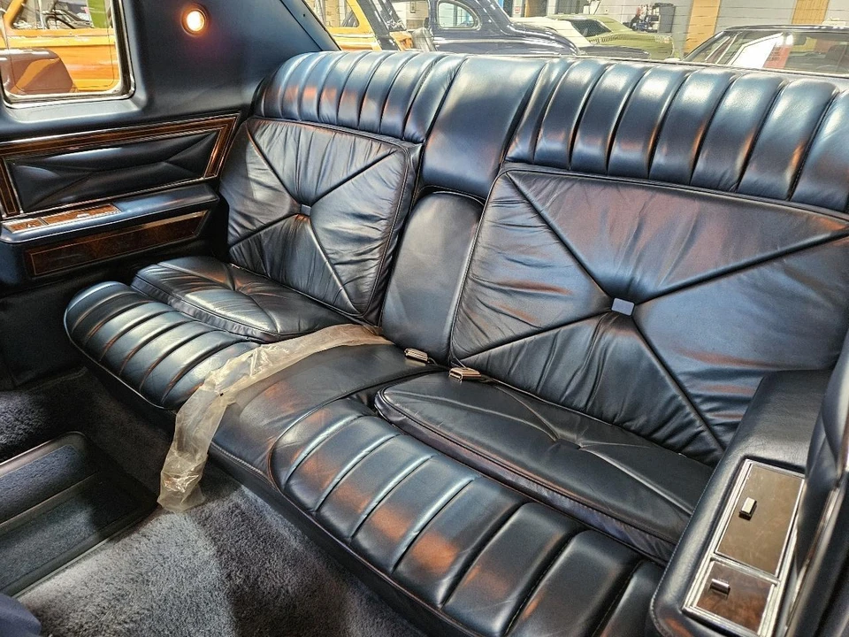 1977 Lincoln Town Car - Image 11 of 22