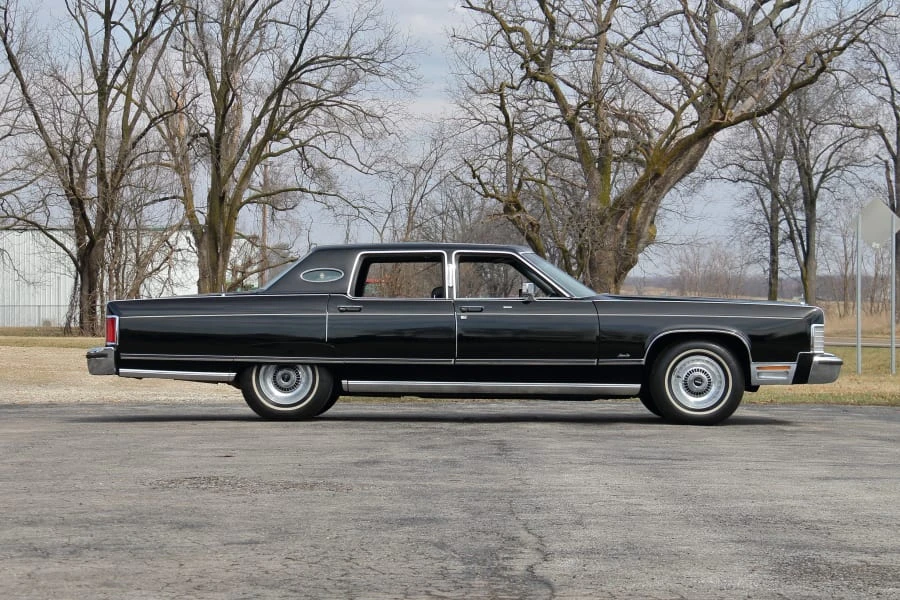 1977 Lincoln Town Car - Image 2 of 31
