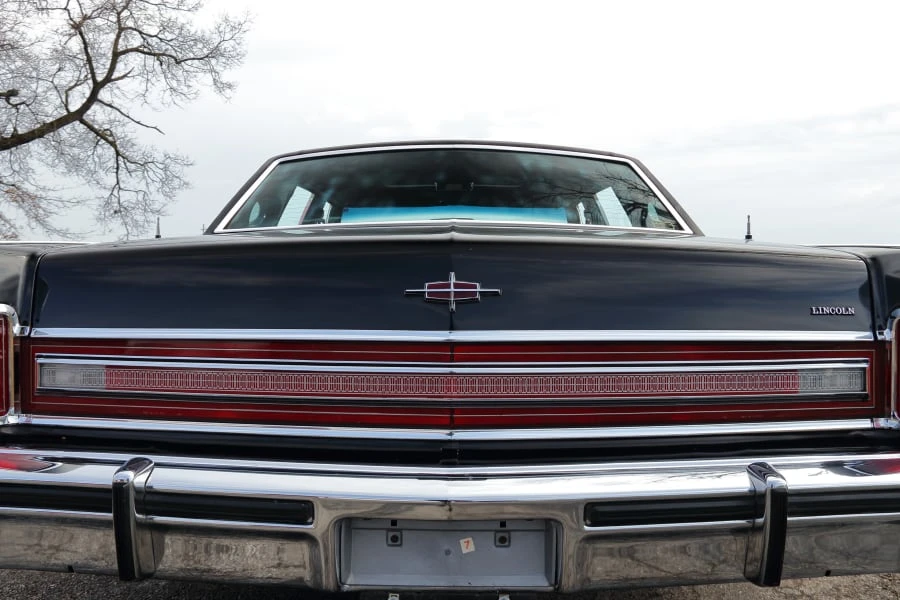 1977 Lincoln Town Car - Image 8 of 31