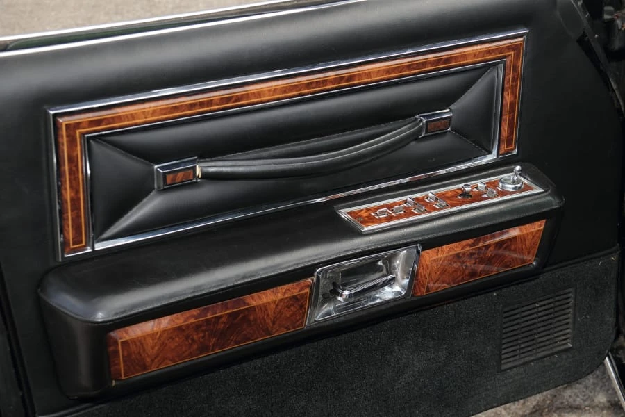 1977 Lincoln Town Car - Image 24 of 31