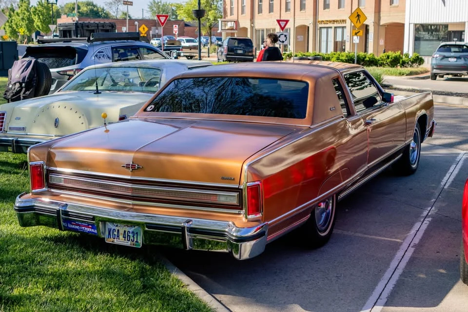 1977 Lincoln Continental 5th Gen - Image 9 of 15