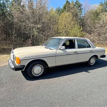 1977 Volvo 240