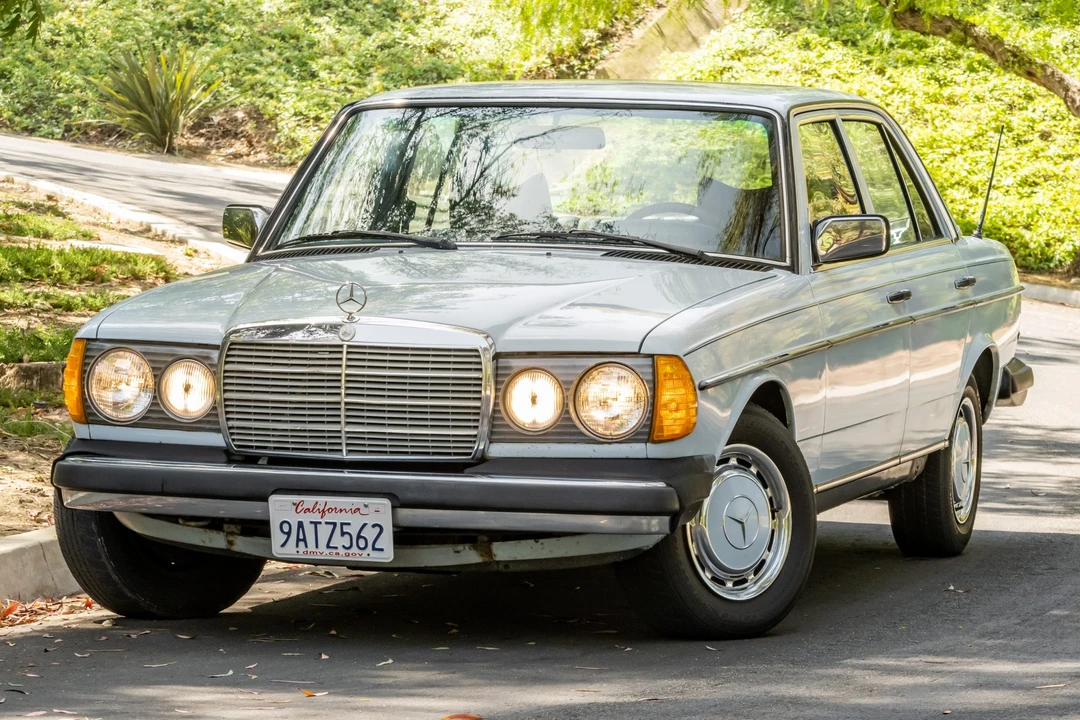 1977 Mercedes-Benz W123 Sedan - Image 4 of 31