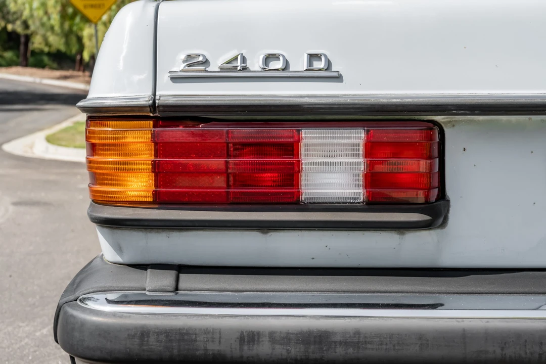 1977 Mercedes-Benz W123 Sedan - Image 23 of 31