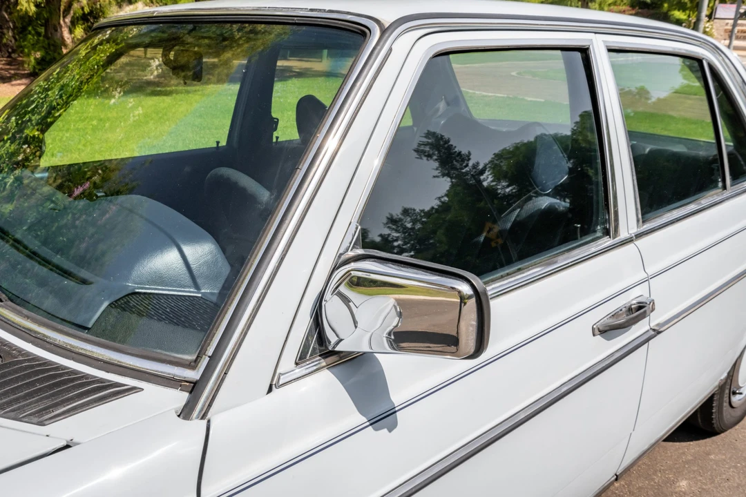 1977 Mercedes-Benz W123 Sedan - Image 25 of 31