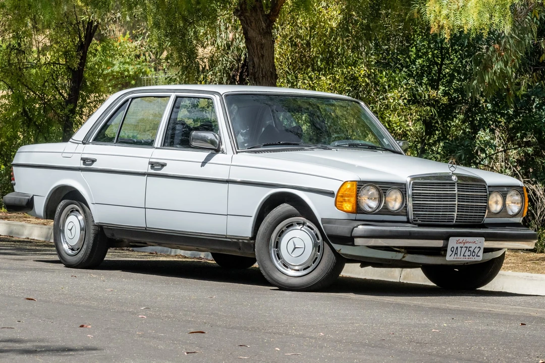 1977 Mercedes-Benz W123 Sedan - Image 7 of 31