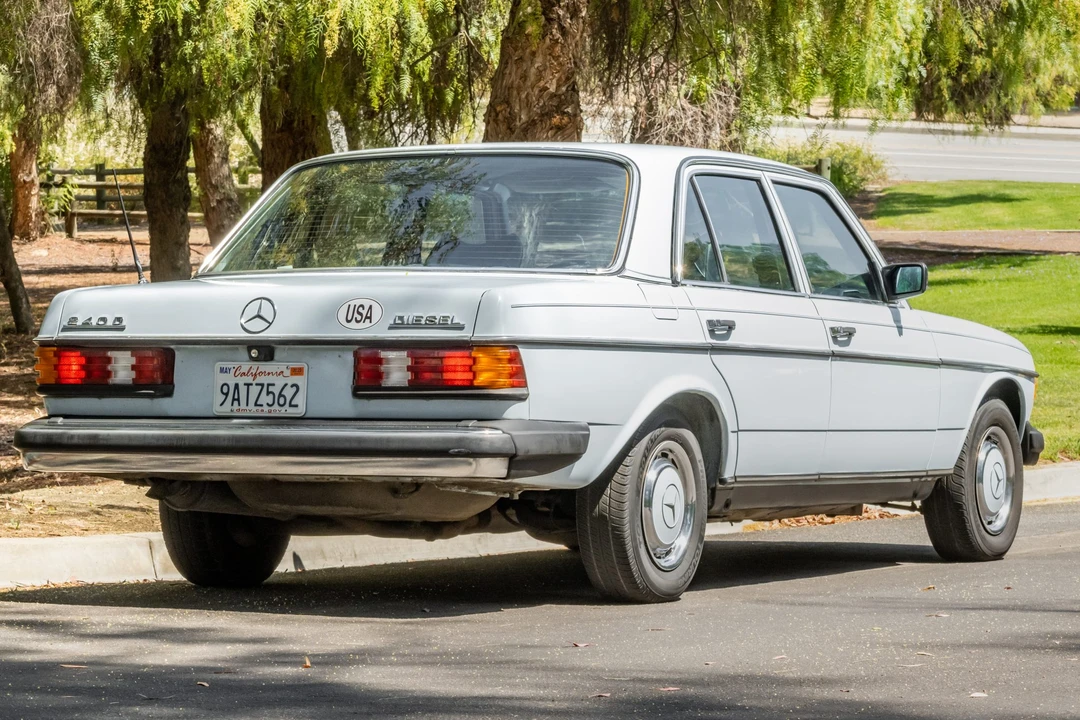 1977 Mercedes-Benz W123 Sedan - Image 9 of 31
