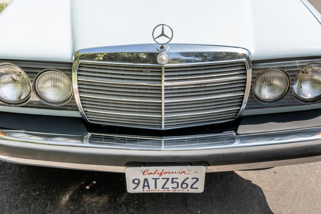 1977 Mercedes-Benz W123 Sedan - Image 16 of 31