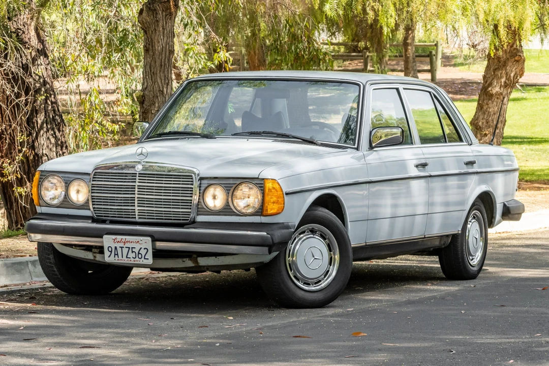 1977 Mercedes-Benz W123 Sedan - Image 3 of 31