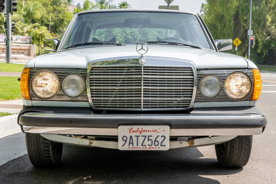 1977 Mercedes-Benz W123 Sedan - Image 5 of 31