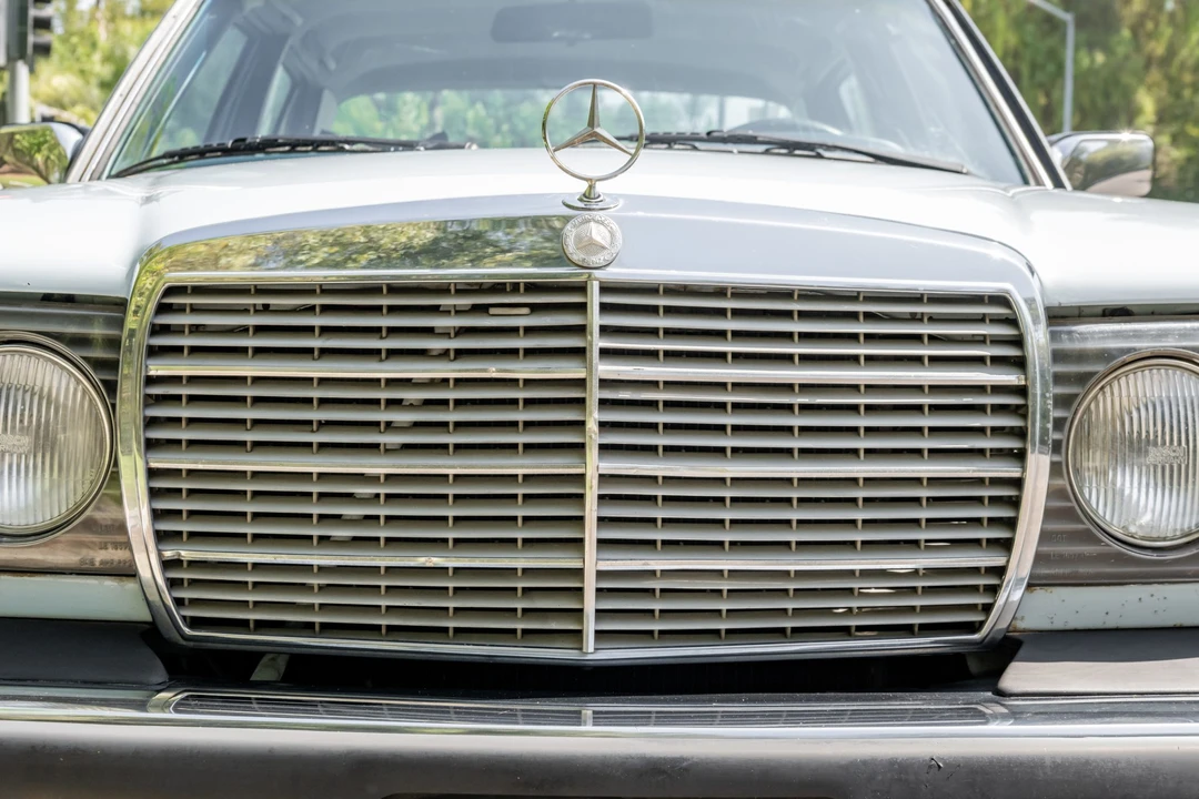 1977 Mercedes-Benz W123 Sedan - Image 17 of 31