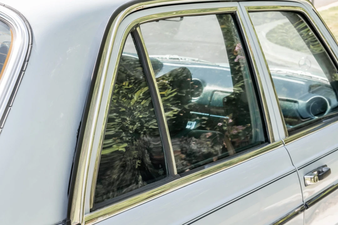 1977 Mercedes-Benz W123 Sedan - Image 15 of 31
