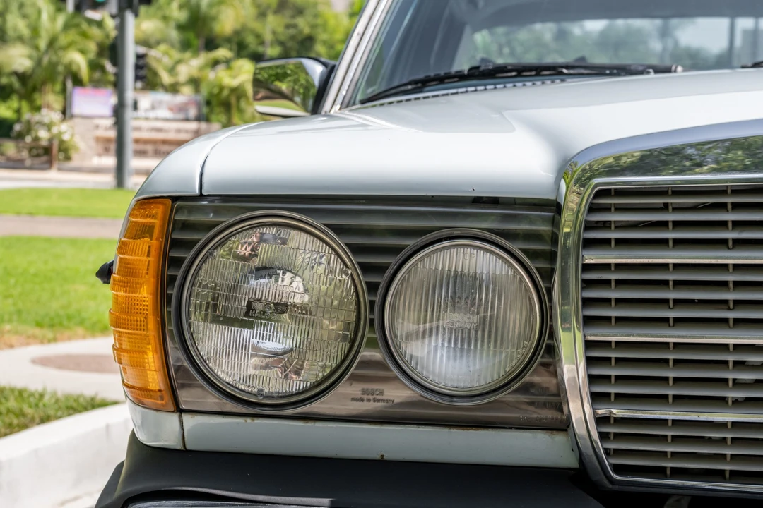 1977 Mercedes-Benz W123 Sedan - Image 19 of 31