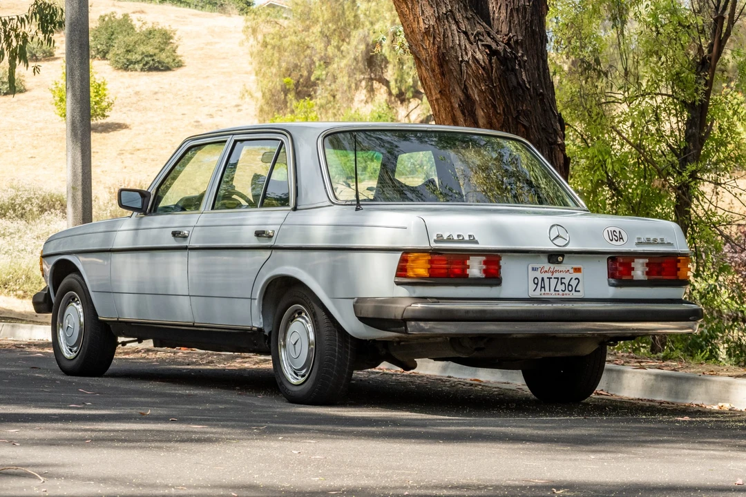 1977 Mercedes-Benz W123 Sedan - Image 11 of 31