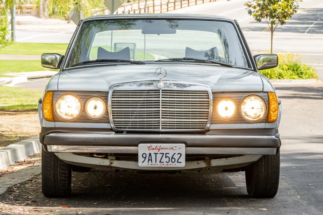 1977 Mercedes-Benz W123 Sedan - Image 6 of 31