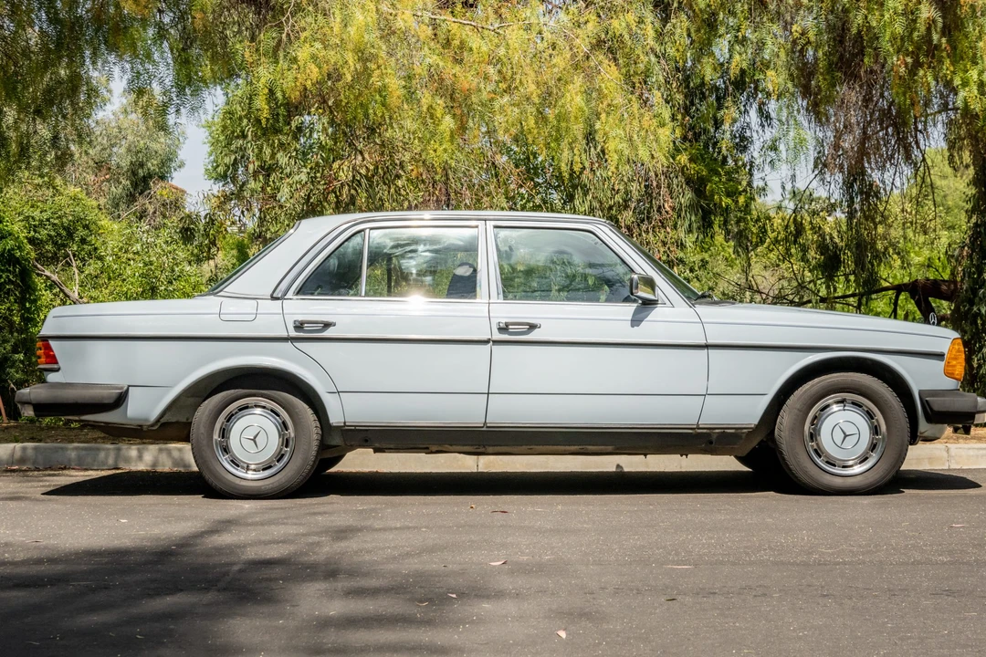 1977 Mercedes-Benz W123 Sedan - Image 8 of 31