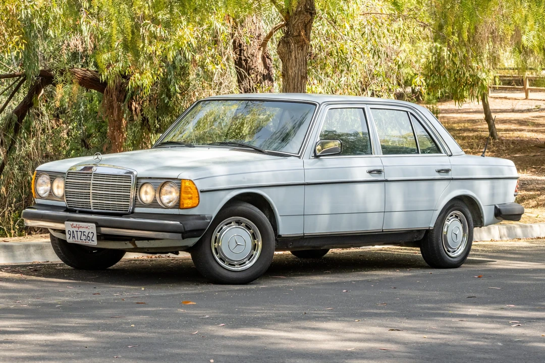 1977 Mercedes-Benz W123 Sedan - Image 2 of 31