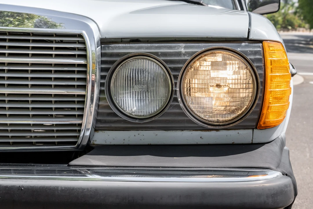 1977 Mercedes-Benz W123 Sedan - Image 20 of 31