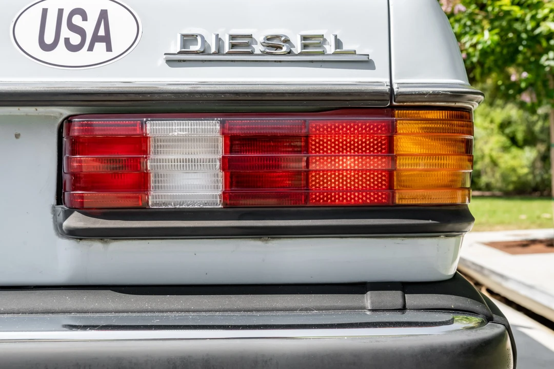1977 Mercedes-Benz W123 Sedan - Image 24 of 31