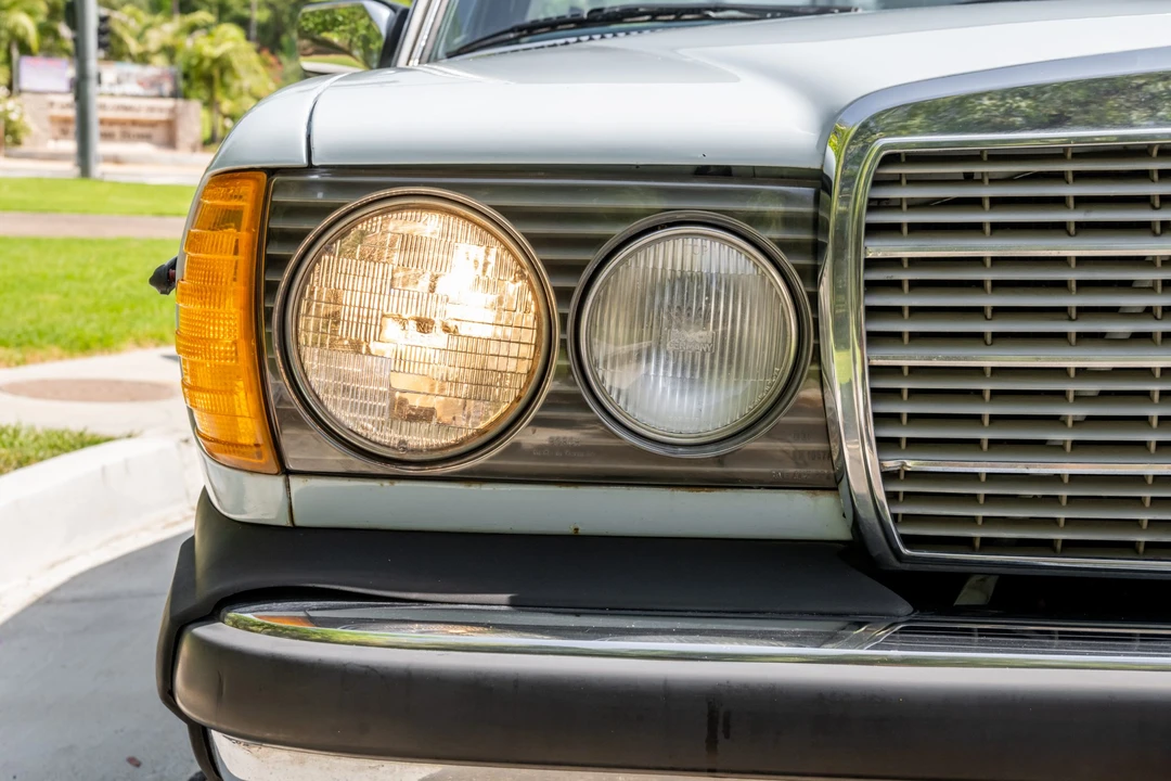 1977 Mercedes-Benz W123 Sedan - Image 21 of 31
