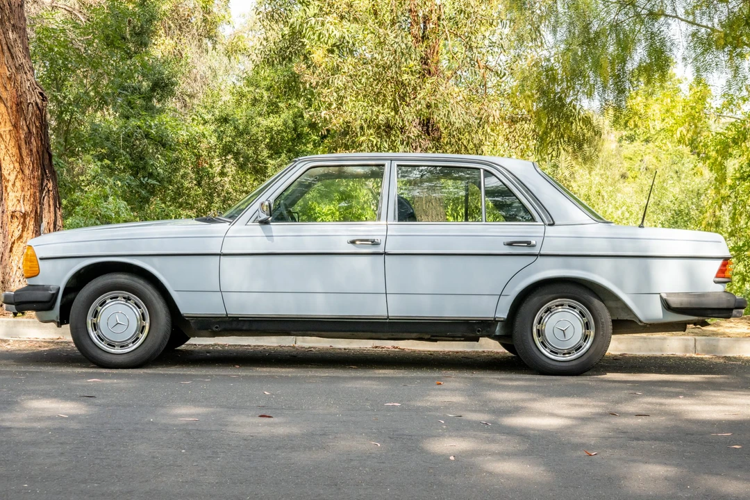 1977 Mercedes-Benz W123 Sedan - Image 12 of 31