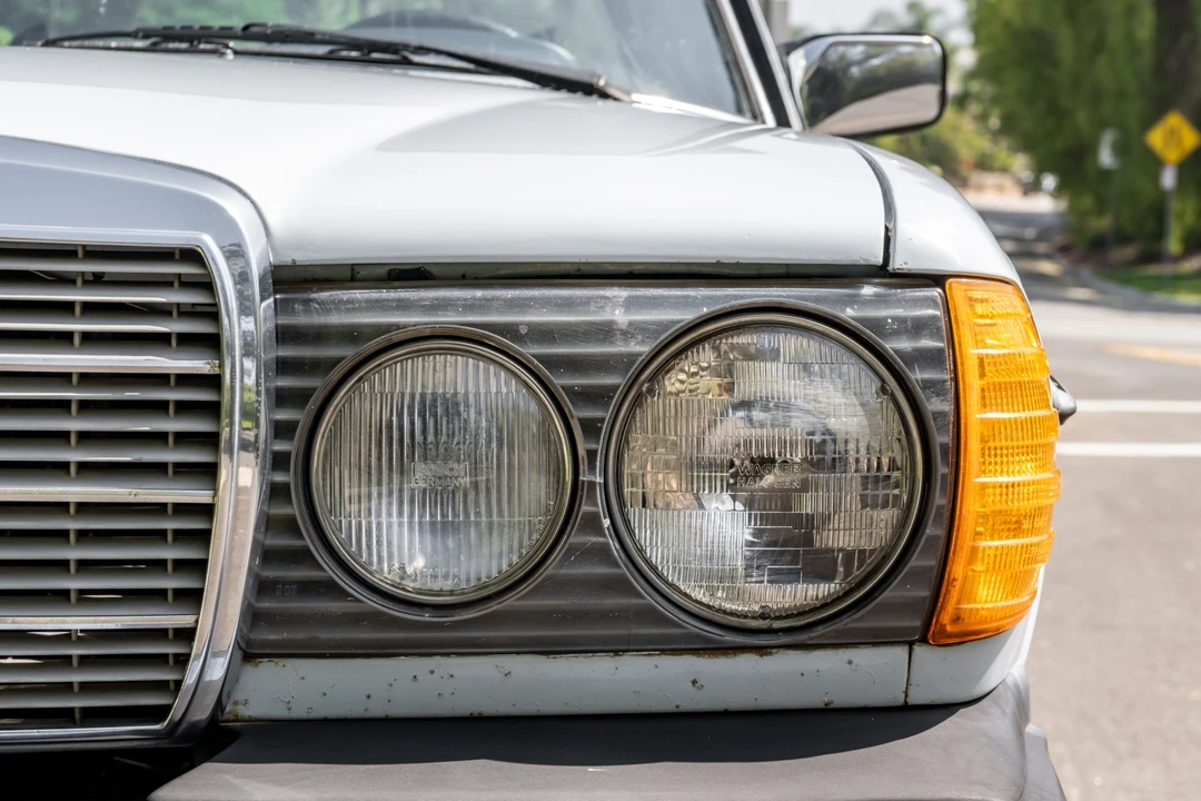 1977 Mercedes-Benz W123 Sedan - Image 18 of 31