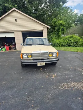 1977 Mercedes-Benz 240D