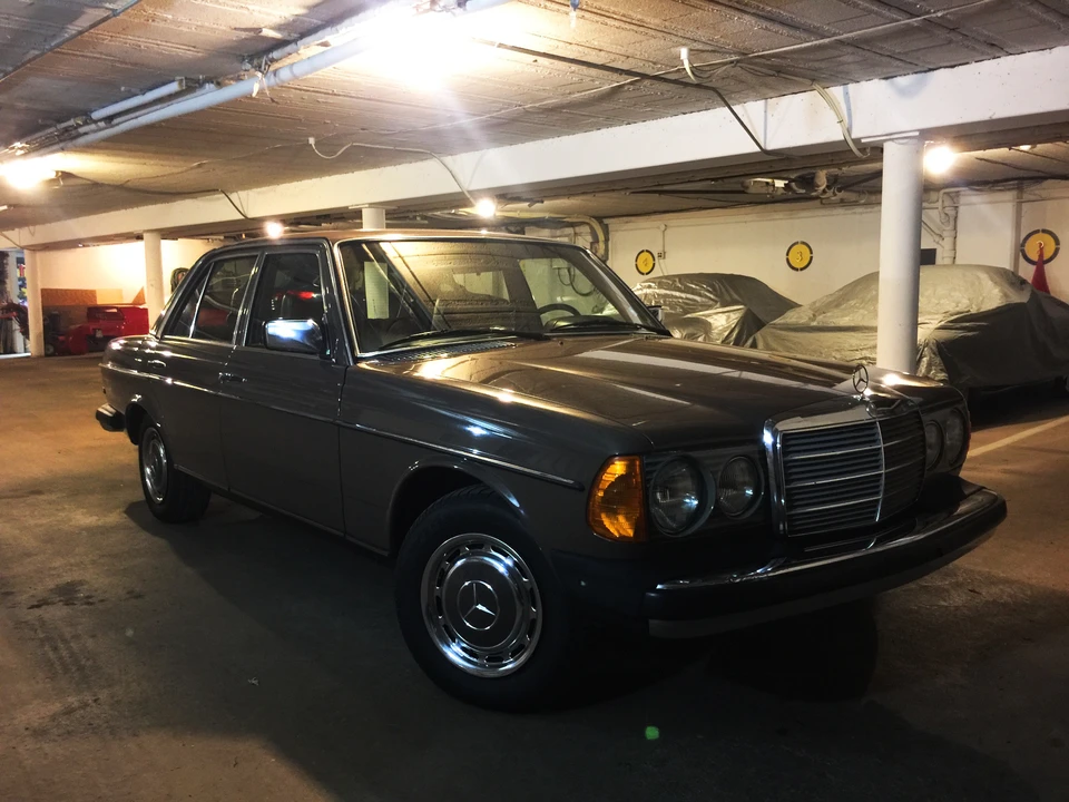 1977 Mercedes-Benz W123 Sedan - Image 29 of 31