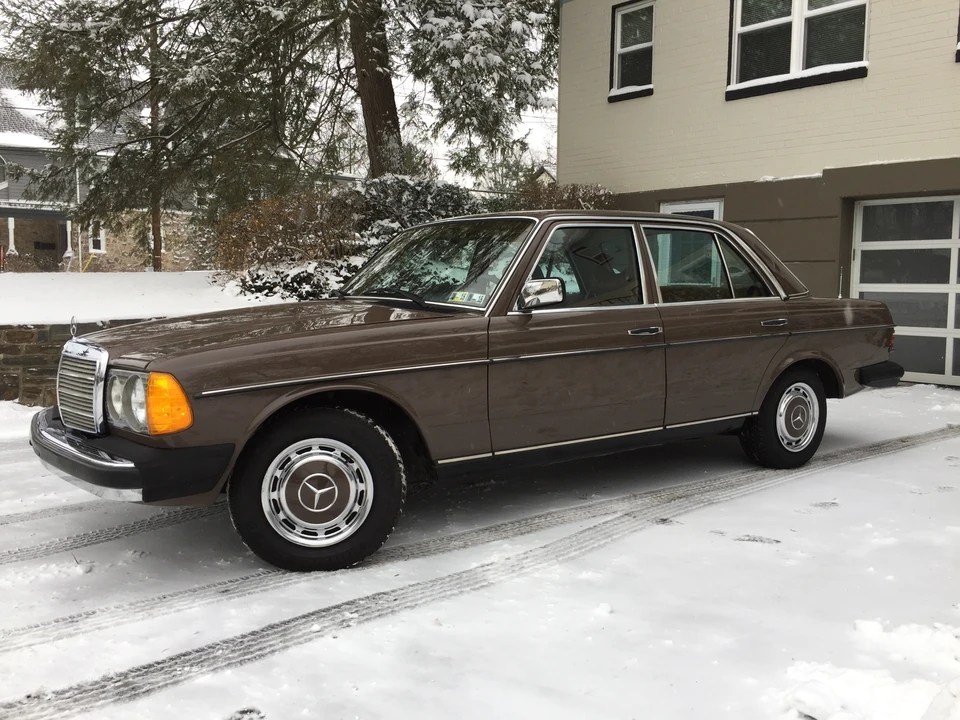 1977 Mercedes-Benz W123 Sedan - Image 2 of 31