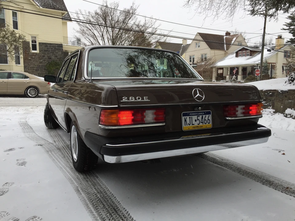 1977 Mercedes-Benz W123 Sedan - Image 4 of 31