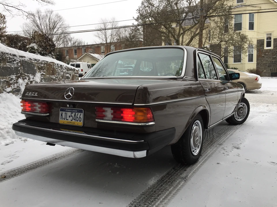 1977 Mercedes-Benz W123 Sedan - Image 5 of 31