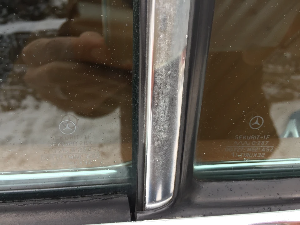 1977 Mercedes-Benz W123 Sedan - Image 15 of 31