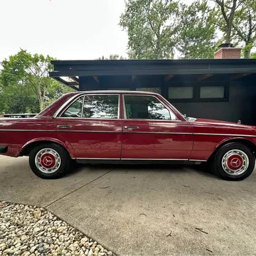 1977 Mercedes-Benz 300D Sedan