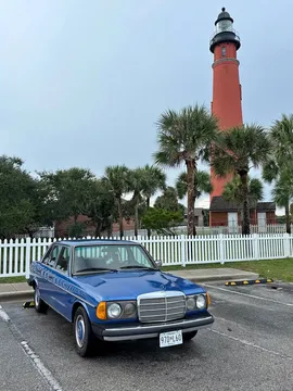 1977 Mercedes-Benz 300 D Sedan 4D