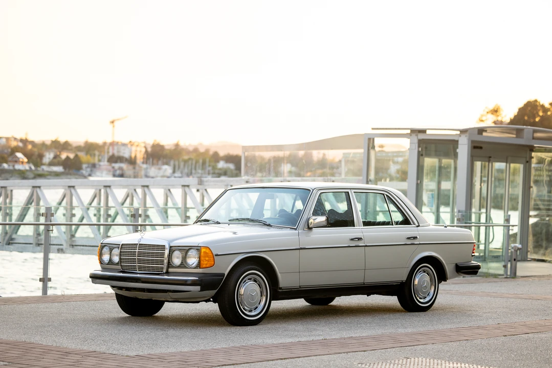 1977 Mercedes-Benz W123 Sedan - Image 2 of 31
