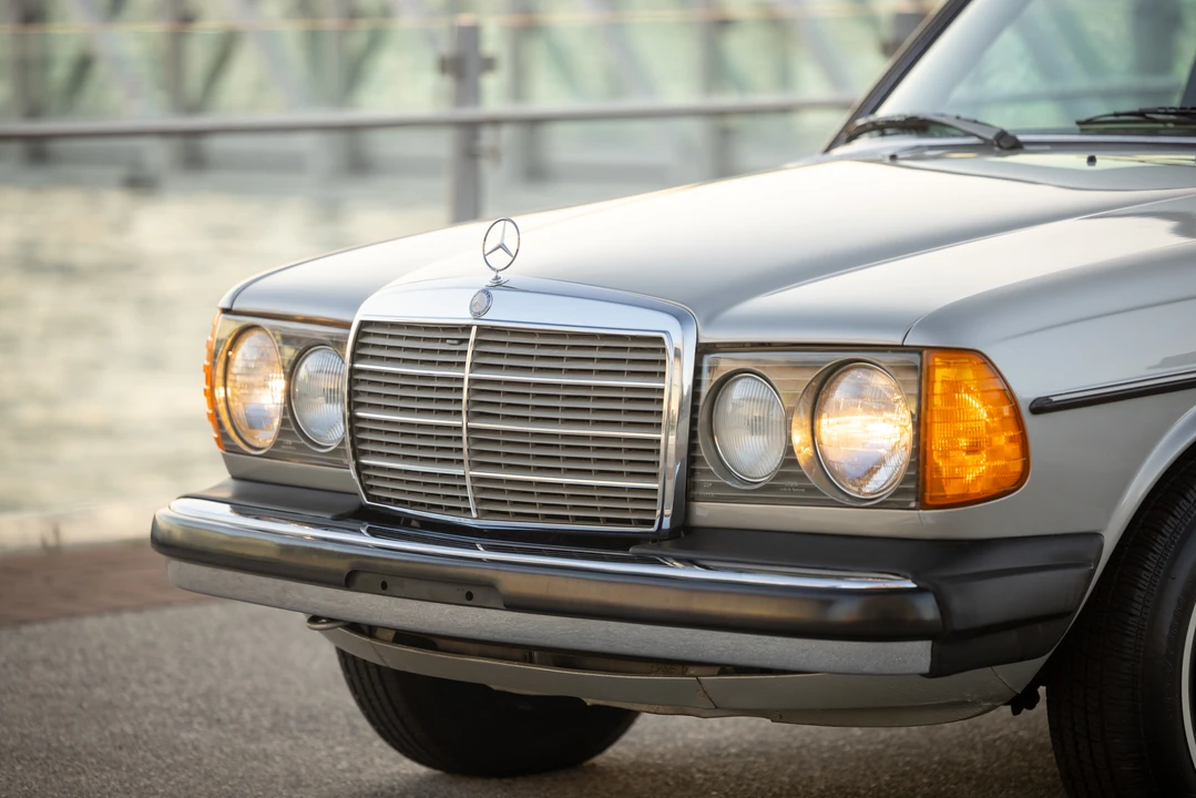 1977 Mercedes-Benz W123 Sedan - Image 29 of 31
