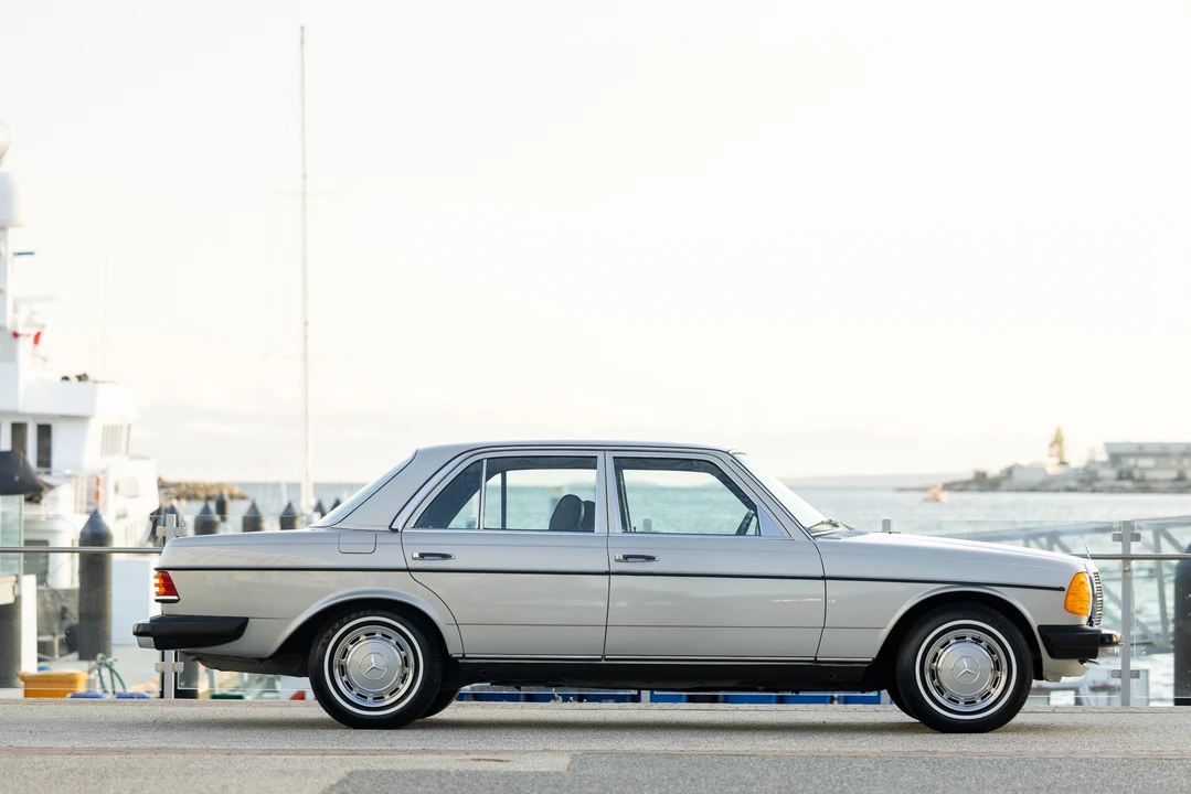 1977 Mercedes-Benz W123 Sedan - Image 17 of 31