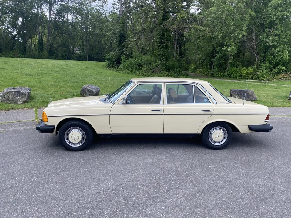 1977 Mercedes-Benz W123 Sedan - Image 3 of 31