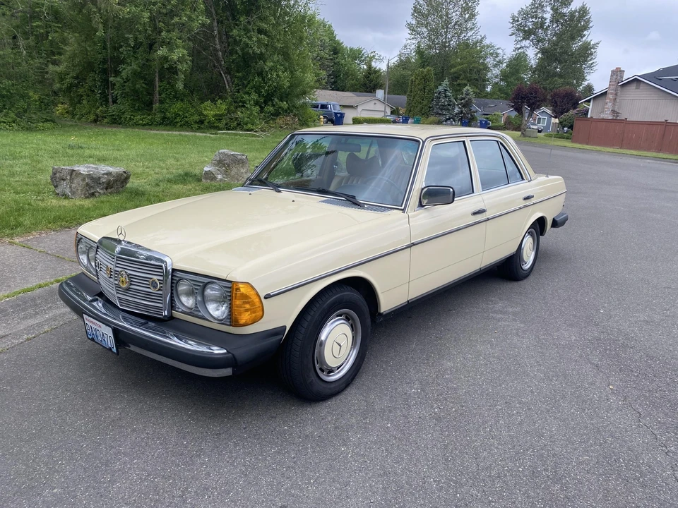 1977 Mercedes-Benz W123 Sedan - Image 2 of 31