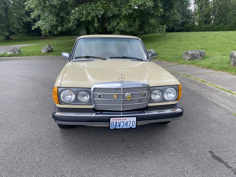 1977 Mercedes-Benz W123 Sedan - Image 9 of 31