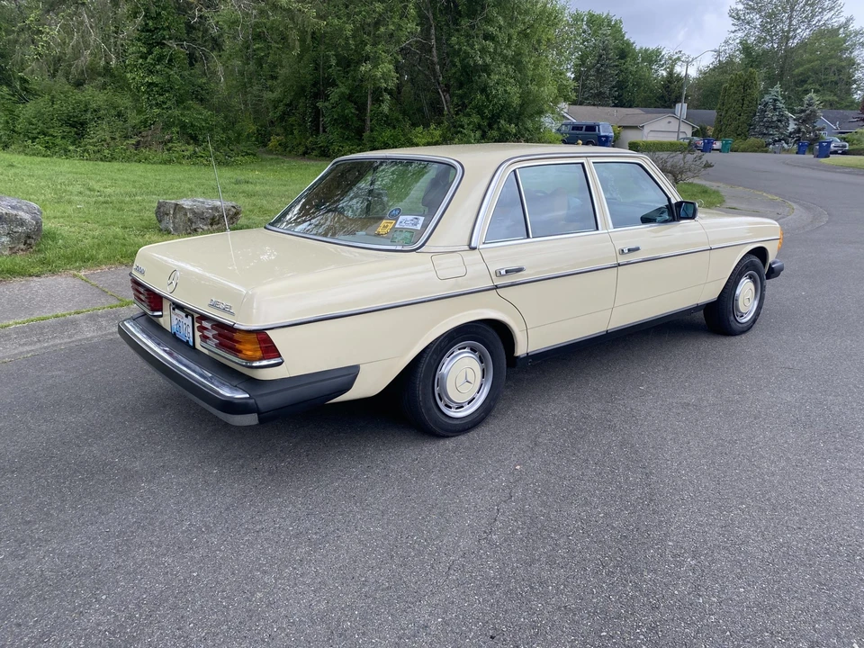 1977 Mercedes-Benz W123 Sedan - Image 6 of 31