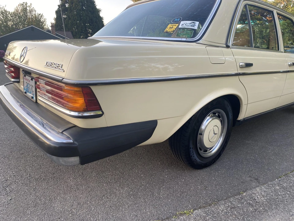 1977 Mercedes-Benz W123 Sedan - Image 28 of 31
