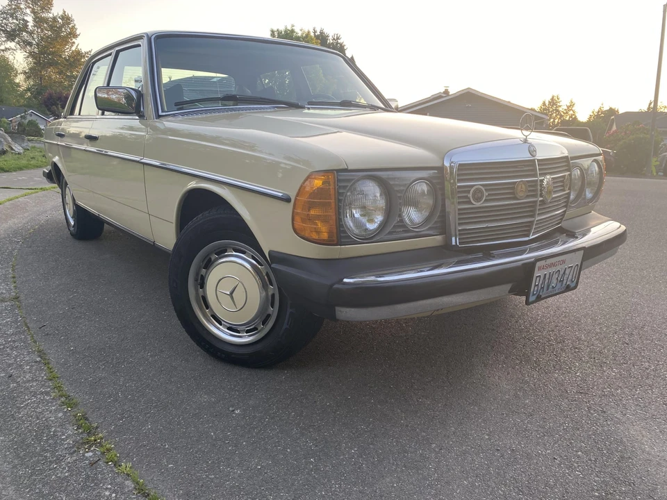 1977 Mercedes-Benz W123 Sedan - Image 12 of 31