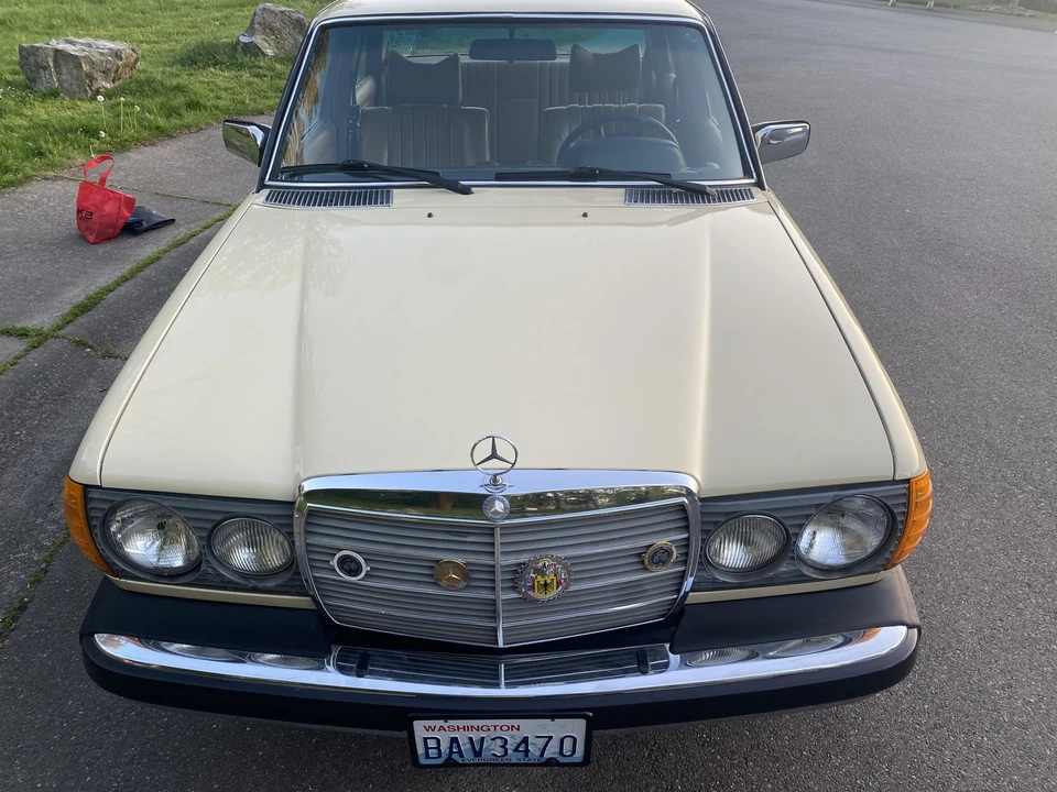 1977 Mercedes-Benz W123 Sedan - Image 16 of 31