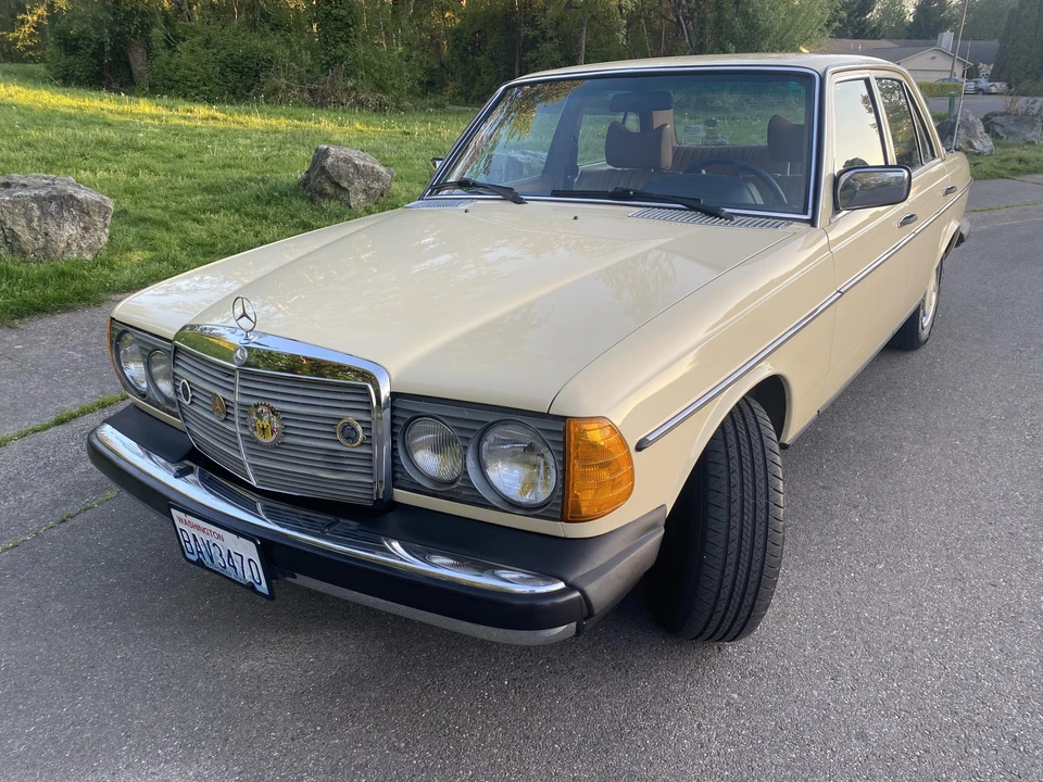 1977 Mercedes-Benz W123 Sedan - Image 11 of 31