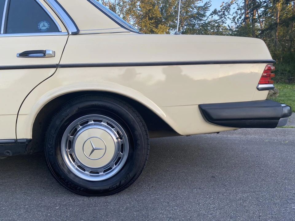 1977 Mercedes-Benz W123 Sedan - Image 23 of 31