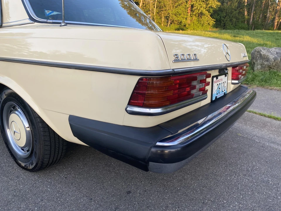 1977 Mercedes-Benz W123 Sedan - Image 24 of 31
