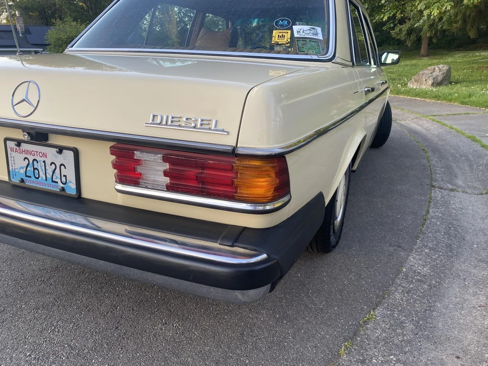 1977 Mercedes-Benz W123 Sedan - Image 26 of 31