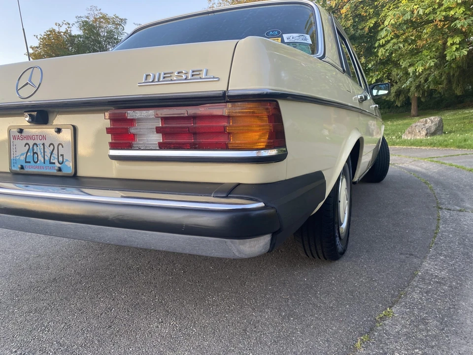 1977 Mercedes-Benz W123 Sedan - Image 27 of 31